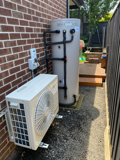 Isı pompası için güneş enerjisi sistemi