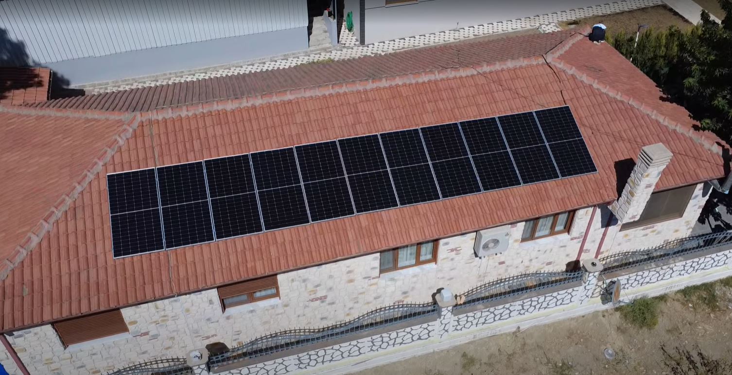 Çiçekliköy’de 6.4 kW Hibrit GES – Isı Pompası Destekli 10 kWh Depolama Çözümü