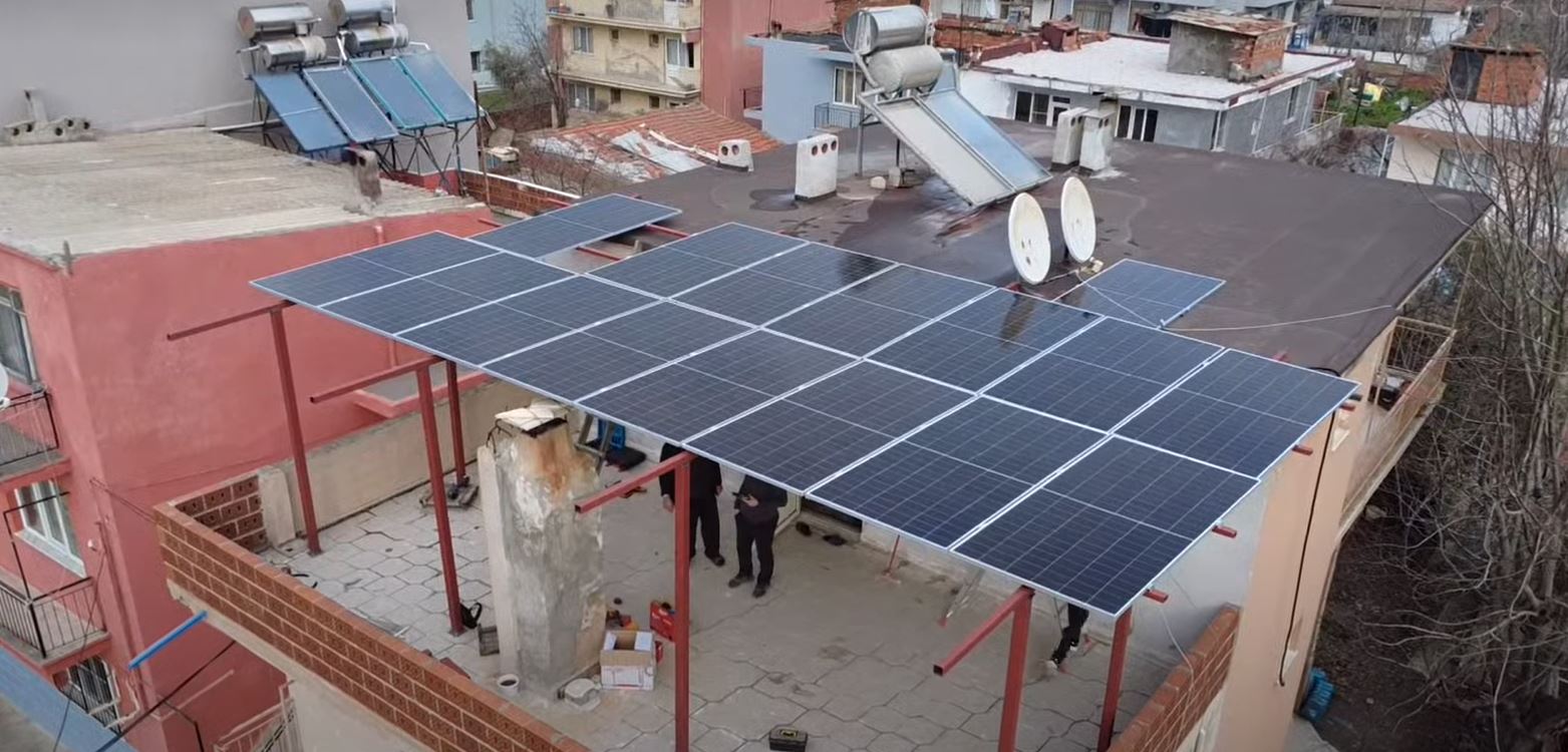 Karaali’de 9.6 kW Hibrit GES – 16 kW Isı Pompası İçin Lityum Destekli Çözüm